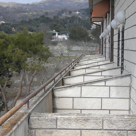Hotel Menta E Rosmarino Monte SantʼAngelo Екстериор снимка