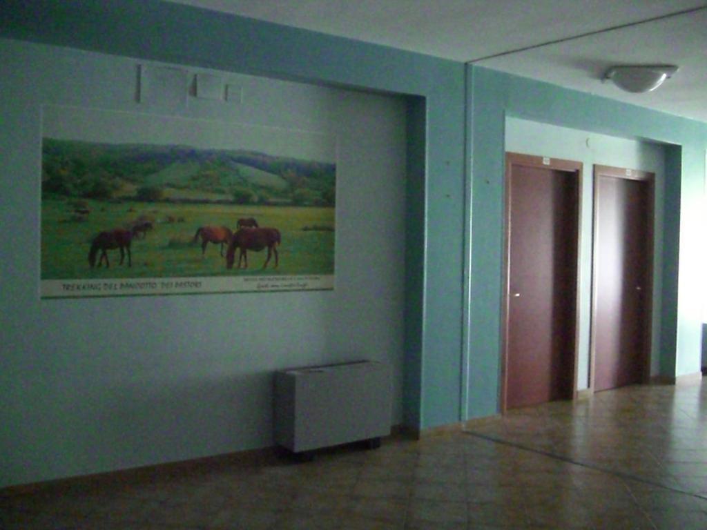 Hotel Menta E Rosmarino Monte SantʼAngelo Стая снимка