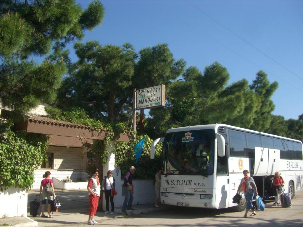 Hotel Menta E Rosmarino Monte SantʼAngelo Екстериор снимка