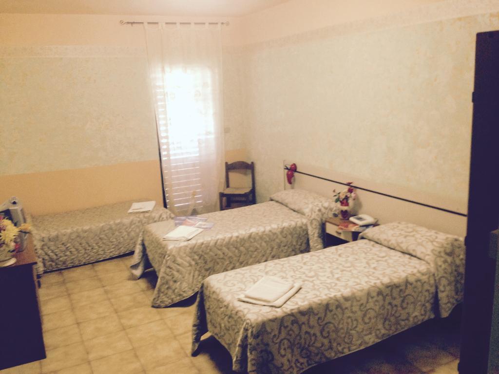 Hotel Menta E Rosmarino Monte SantʼAngelo Екстериор снимка