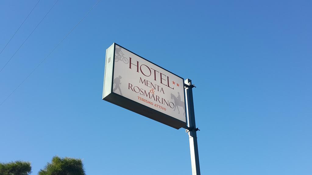 Hotel Menta E Rosmarino Monte SantʼAngelo Екстериор снимка