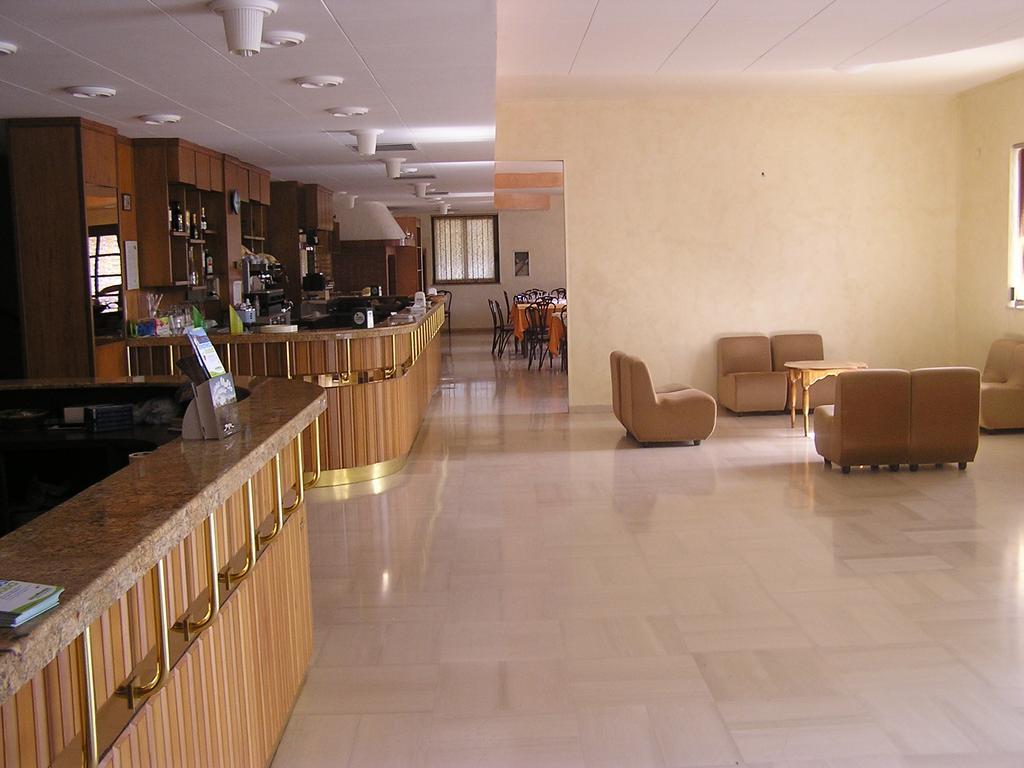 Hotel Menta E Rosmarino Monte SantʼAngelo Екстериор снимка