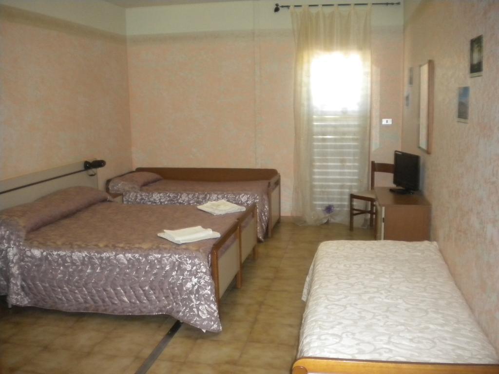 Hotel Menta E Rosmarino Monte SantʼAngelo Екстериор снимка