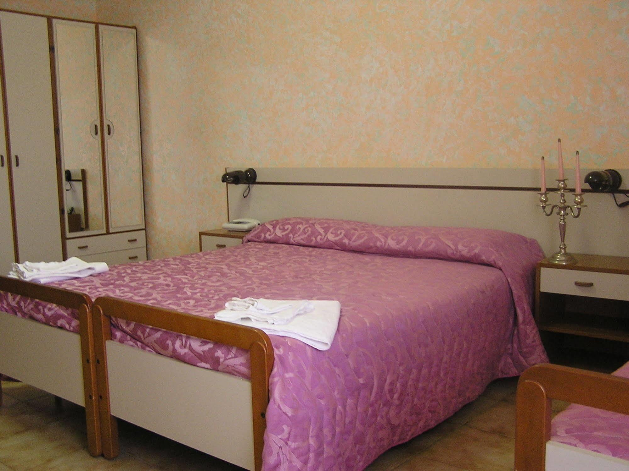 Hotel Menta E Rosmarino Monte SantʼAngelo Екстериор снимка